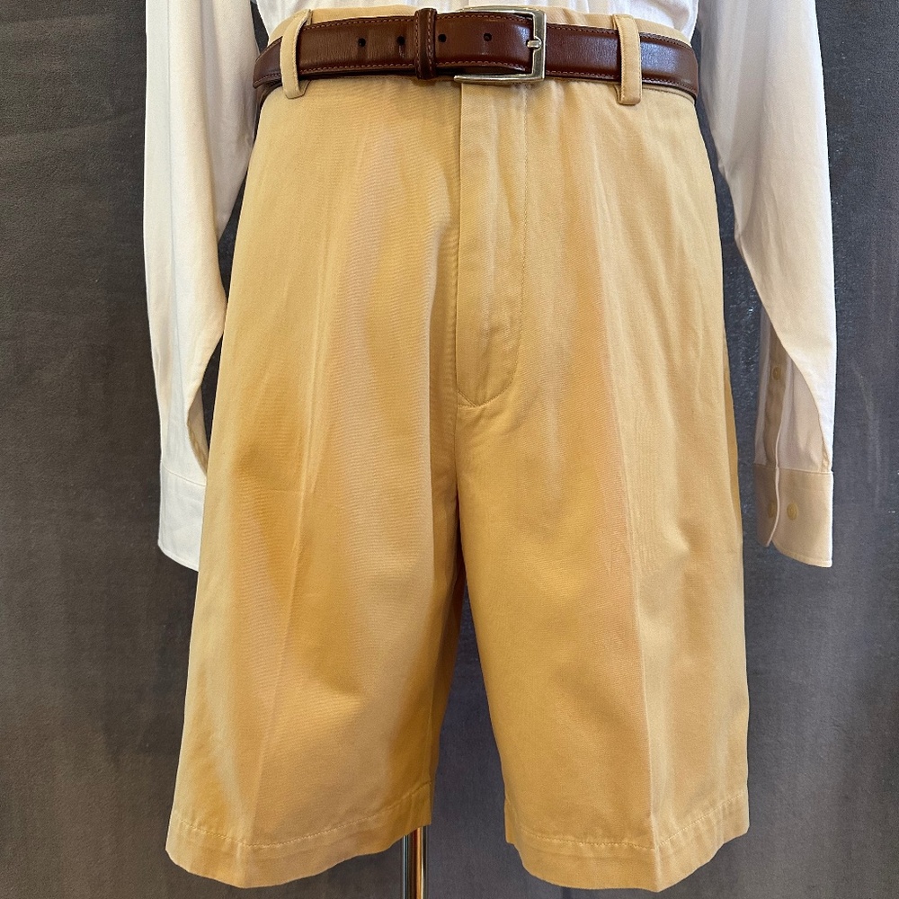 New Henry Jacobson size 34, buff cotton, flat front shorts
